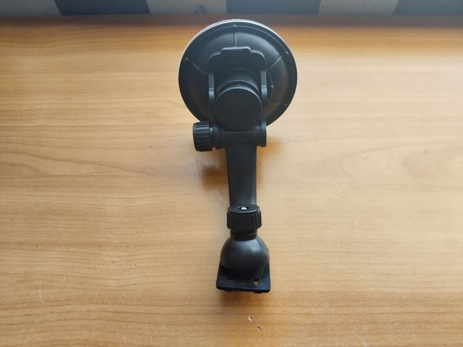 Оригинална немска стандартна стойка за захващане на  джипиес в колата