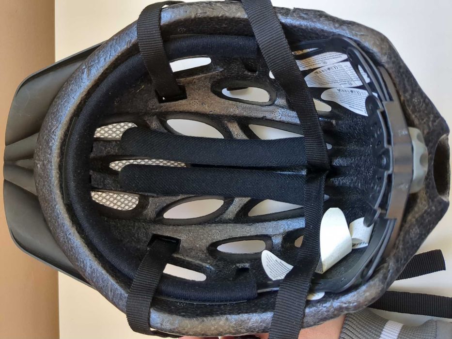 Каска за колело, скейтборд, ролери.