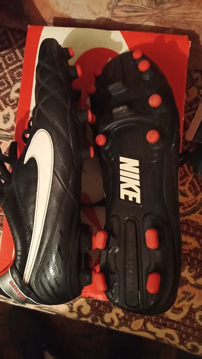Футболни обувки Nike TIEMPO 44 номер  без  забележка