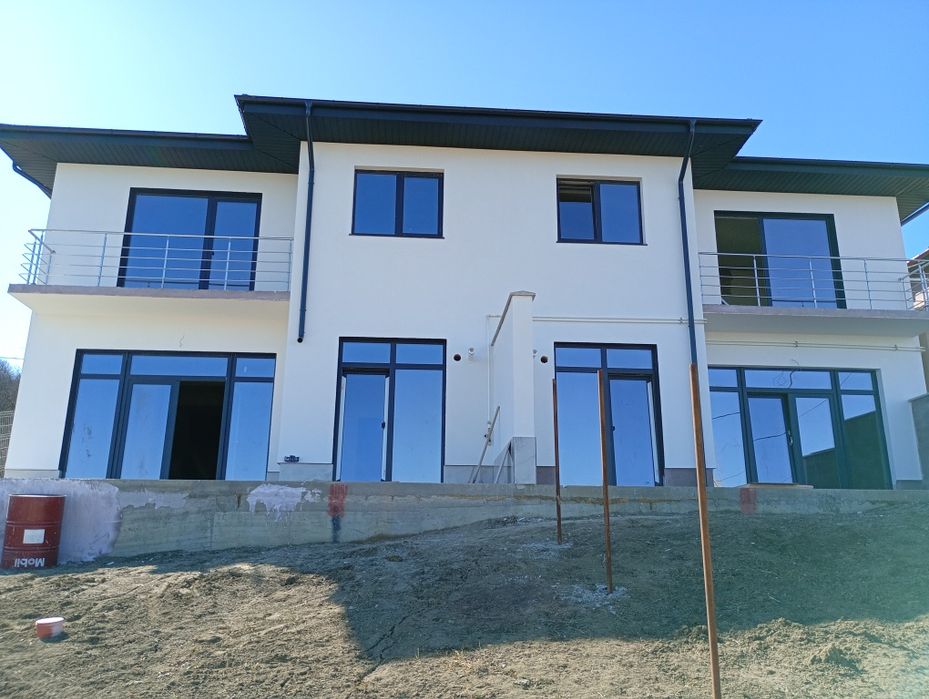 Casa tip duplex Tomesti