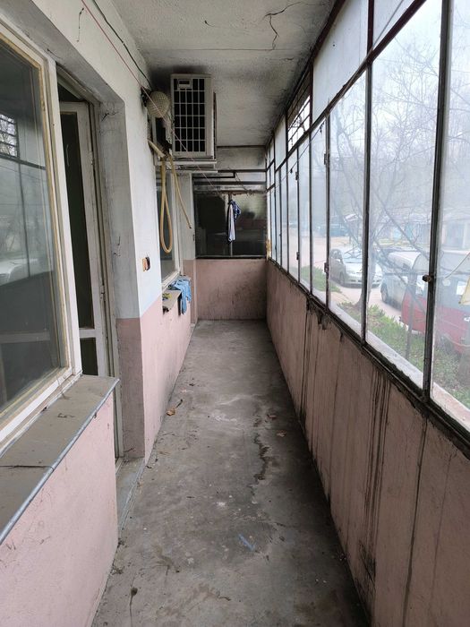 Продава тристаен панелен апартамент в кв. Здравец Изток