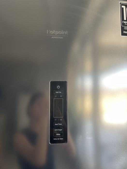 Холодильник фирмы Hotpoint Ariston