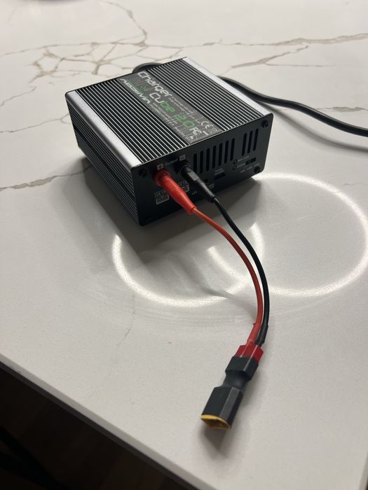 Încarcator de acumulator LiPo/NiMh