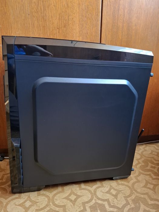 Отличен геймърски компютър с GTX 1070, I7 6700K, 16GB RAM, 736GB SSD