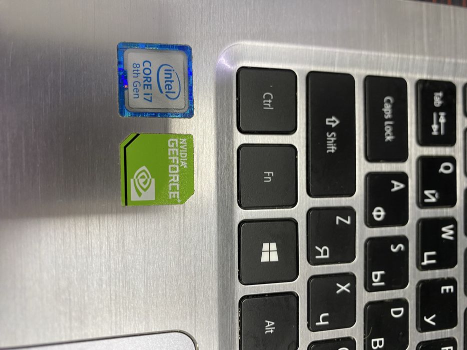 Ноутбук Acer i7-8gen/RAM8/SSD256/win10Pro