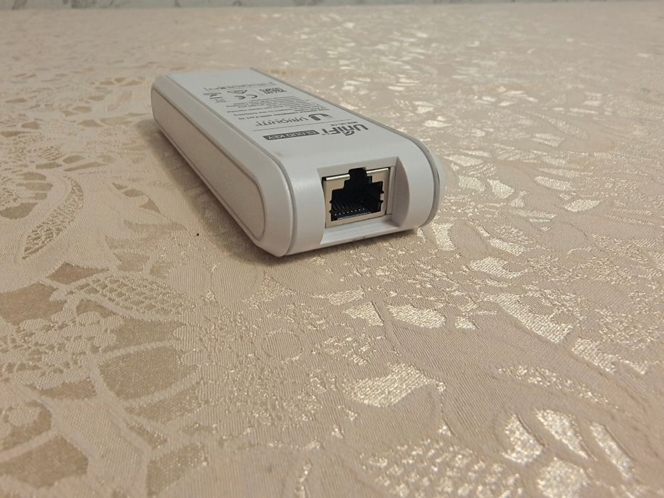 UniFi Access Point + cloud key