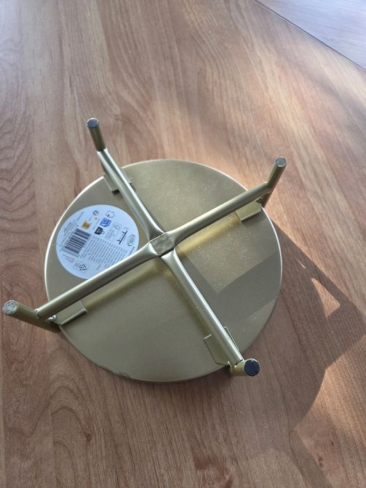 Метална поставка за саксия