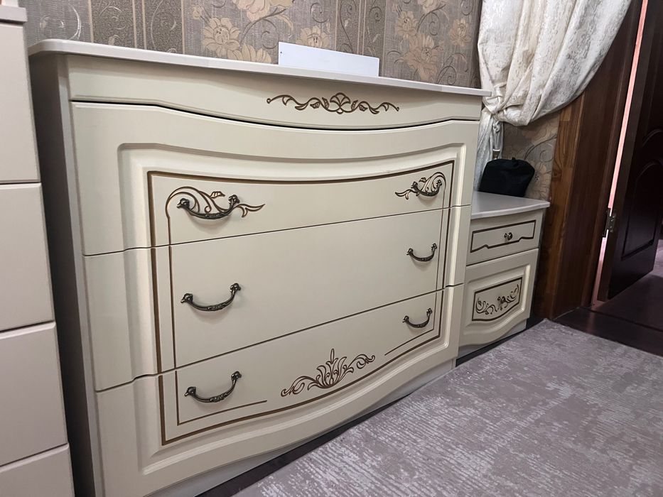 Продается спальный гарнитур