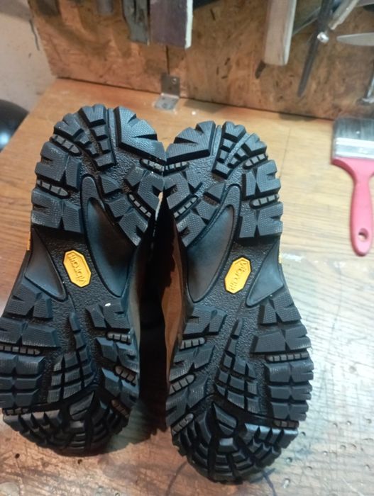 Туристически обувки дамски