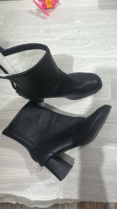 Туфли почти новые олин раз надевала