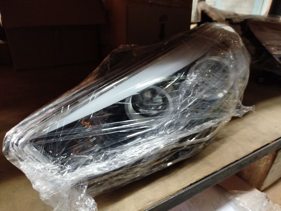 Продам новые фары.