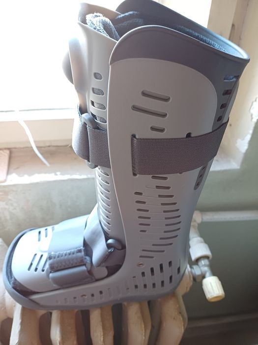 Orteza Ossur Air Walker cu pompita