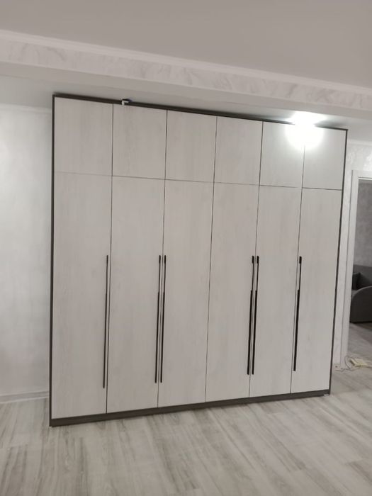 Шкаф ,кух гарнитур ,прихожа