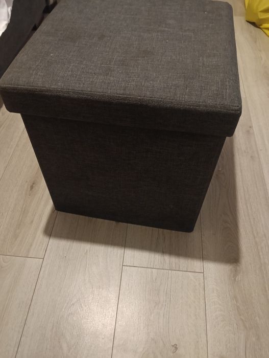 Taburet pliabil tip cutie în stare bună.