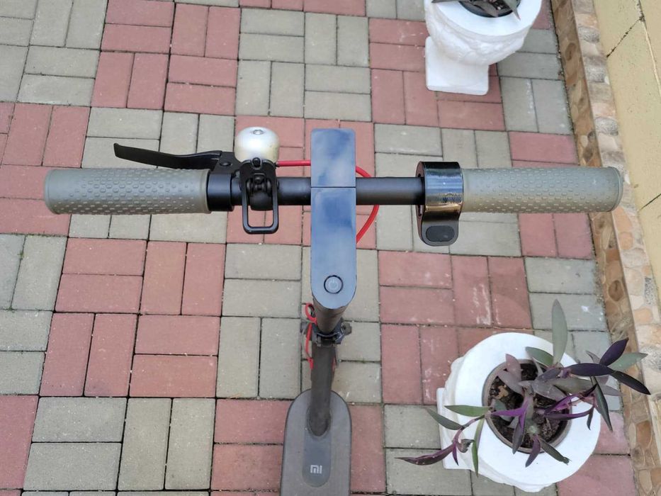 Xiaomi M365 Trotinetă Electrică – Stare Bună