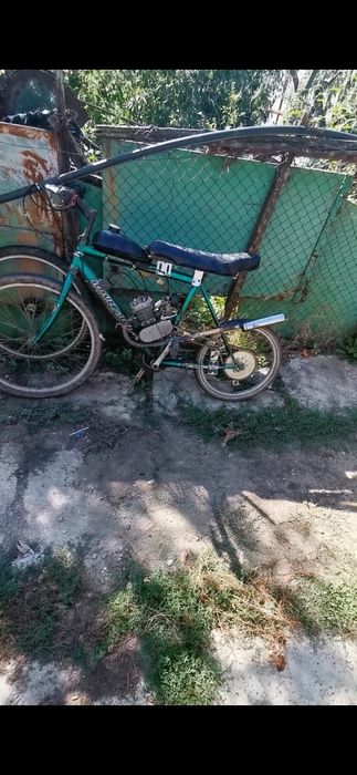 vand bicicleta cu motor de 80 cc 2 T perfect functionala sau dau la schimb in combinatii