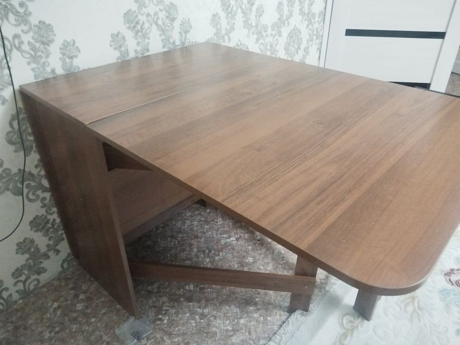 Стол на продажу, сол сатылымда