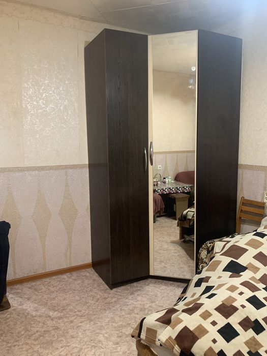 Шкаф угловой высокий