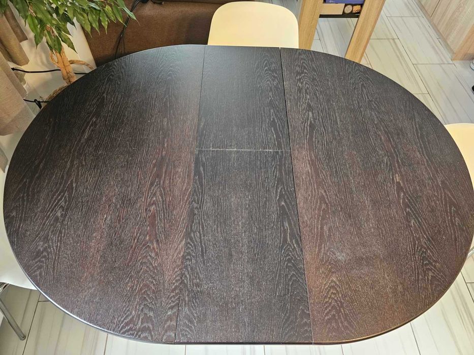 Разтегателна дървена трапезна маса