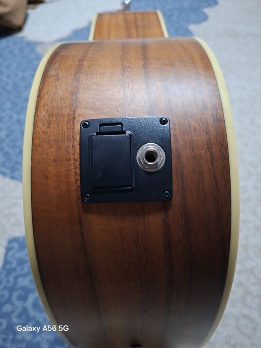 Gitara  guitar eng katta razmer.Buxoro