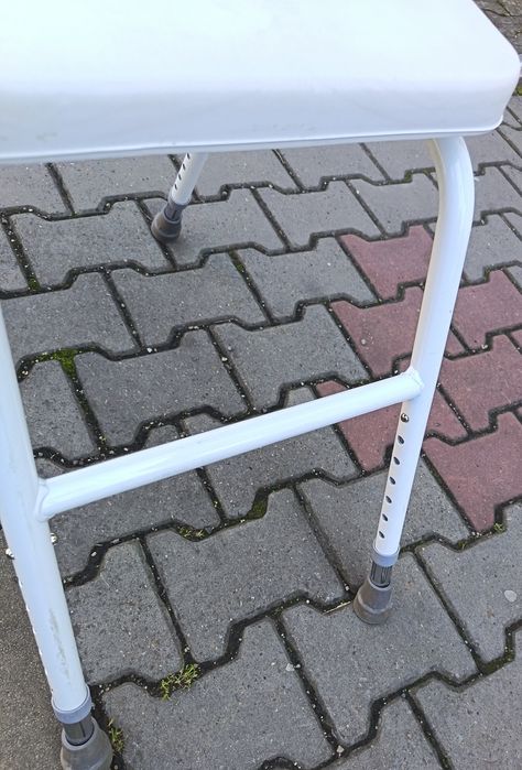 Scaun cu înălțime reglabilă