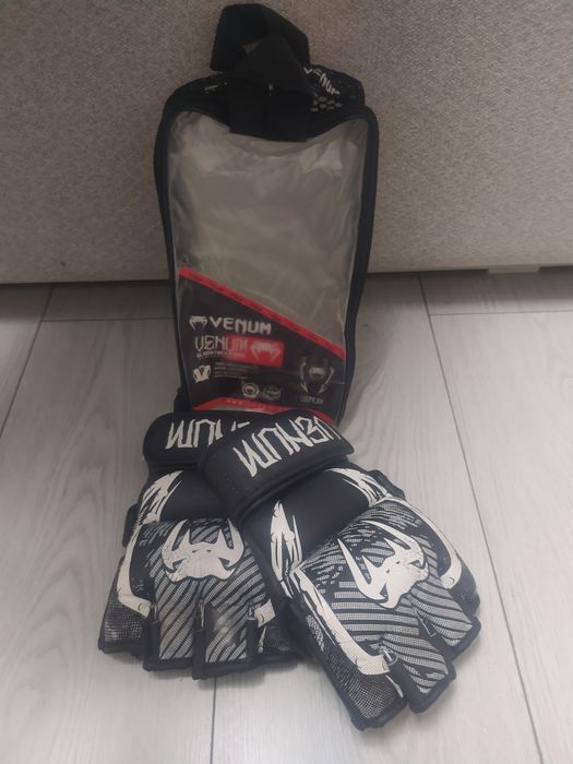 Спортивный перчатки