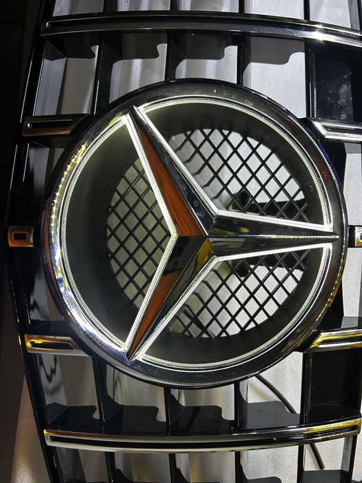 Предна решетка(маска)GTR за Mercedes W204