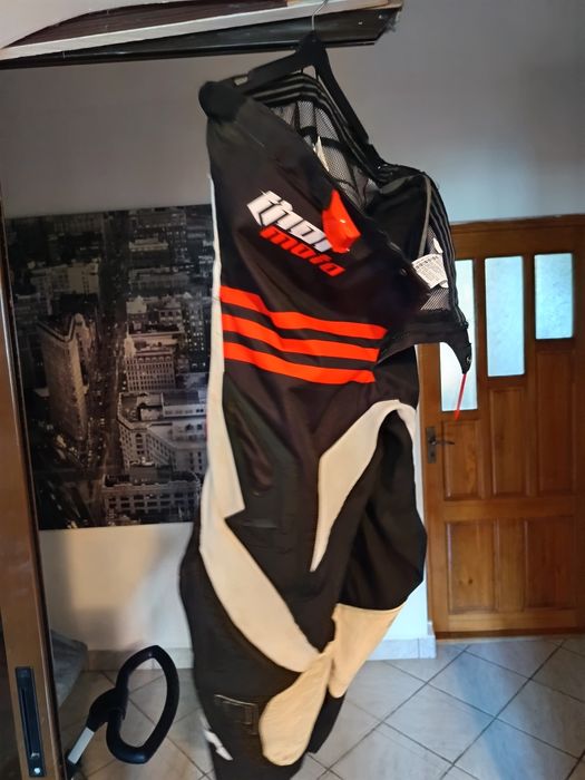 Costum motocross enduro,cu pantaloni și bluză THOR,mărimea XL,stare perfectă