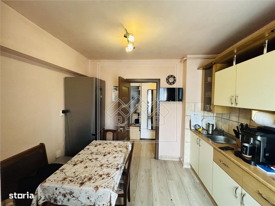 Ap decomandat, 4 camere, balcon - Zona Mihai Viteazu