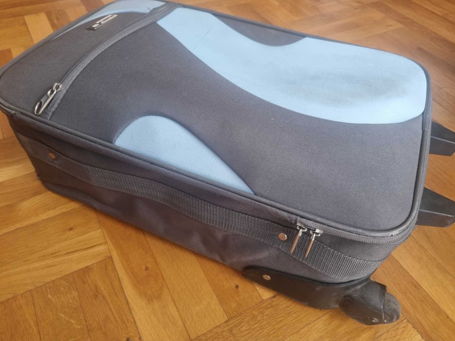 Среден размер куфар