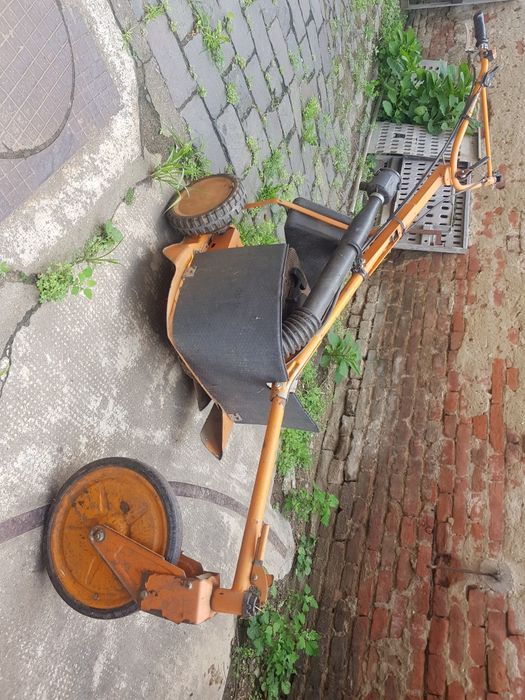 As motor tractoras  cositoare iarba