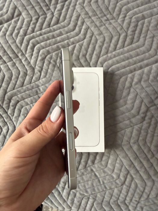 Айфон 16  128gb.