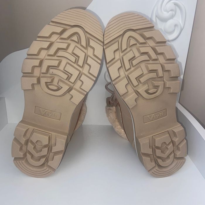 Нови топли подплатени боти с кожичка - Deichmann