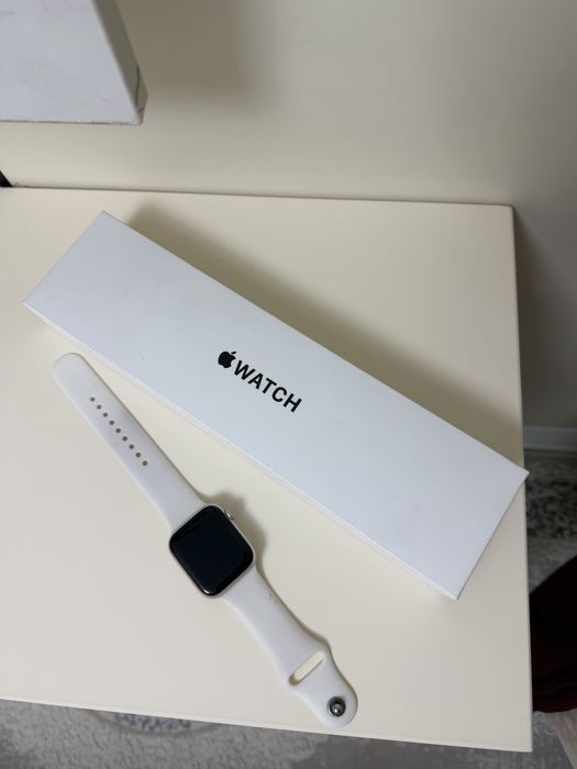 Продам эпл вотч se 44mm