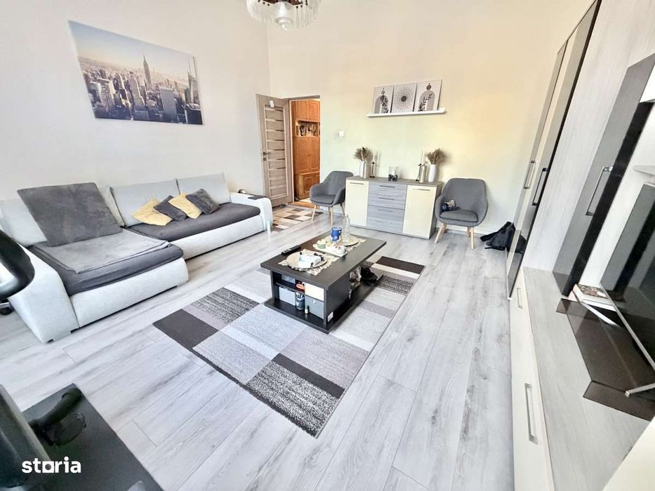 Vand casa Cornisa pe 1 nivel, singur in curte