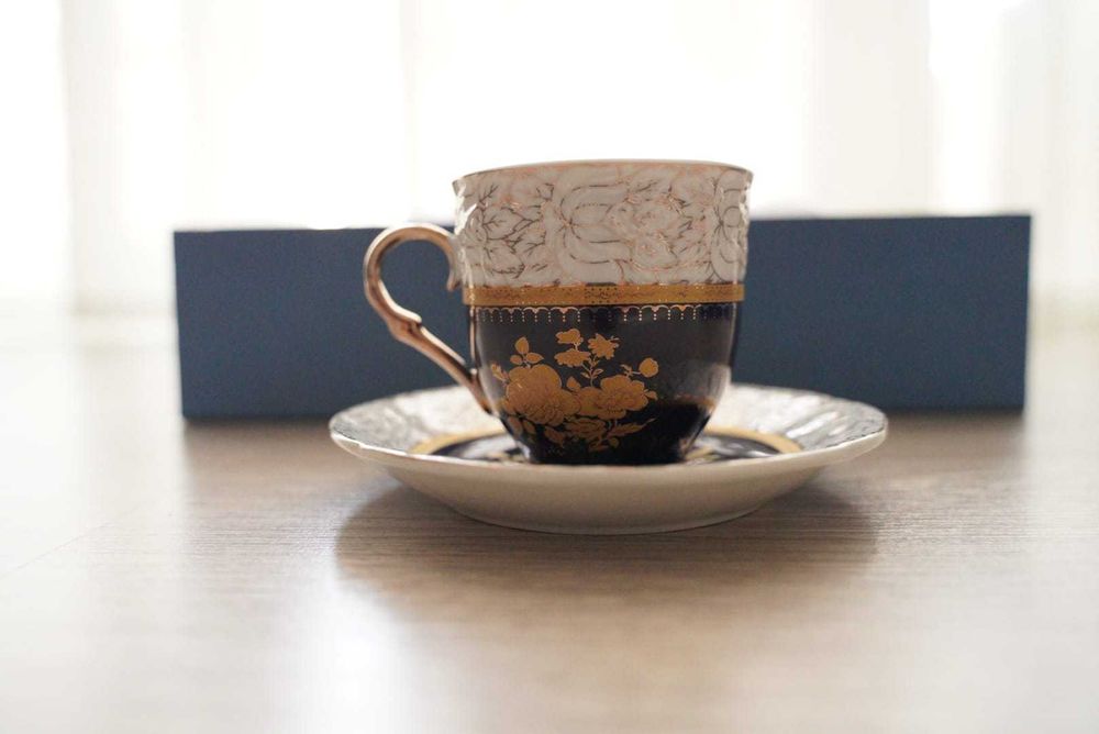 Set cești si farfurii cafea (12 piese).