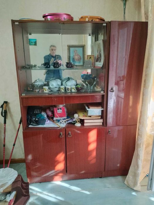 Продам сервант б/у