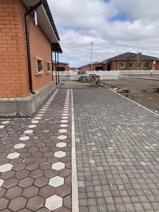 Благоустроиство территории Укладка Брусчатки