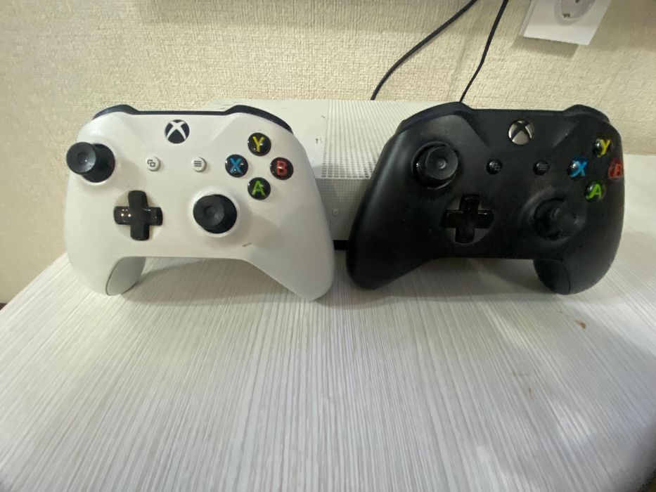 продаю xbox one s 1т