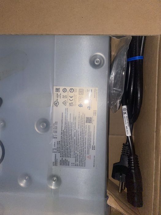 HP Instant on Jl682A Switch 24 port