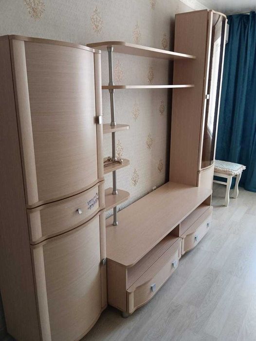 Продам мебельную стенку-горку для гостиной