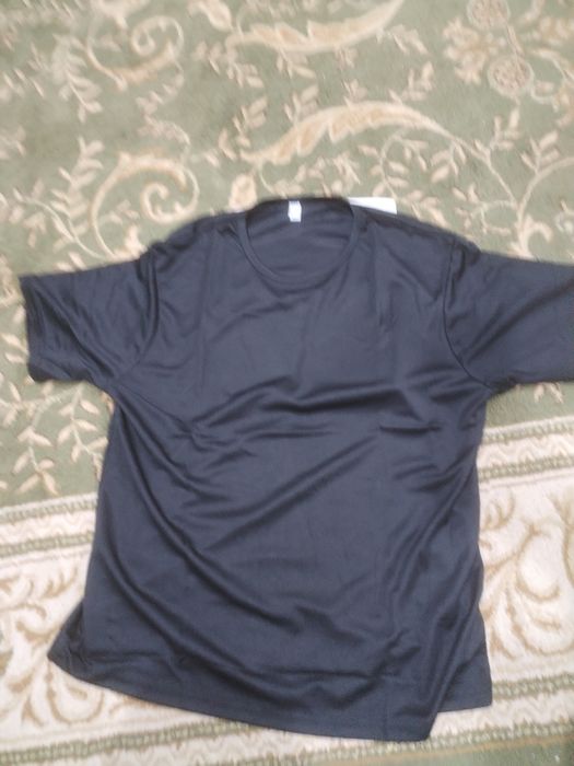 Футболка черного цвета новая