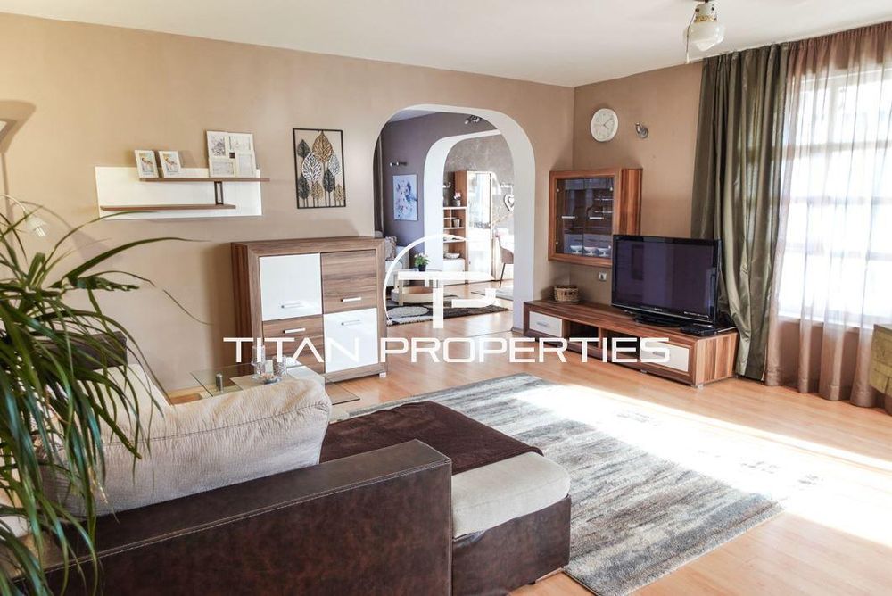 Дава се под наем Тристаен апартамент в Варна, Бриз - 200 кв.м за 825 € - Снимка #5