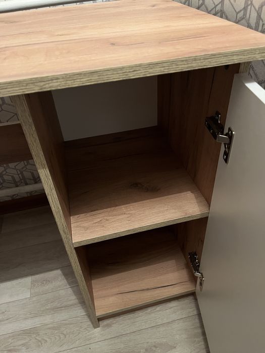 Продаю стол универсальный