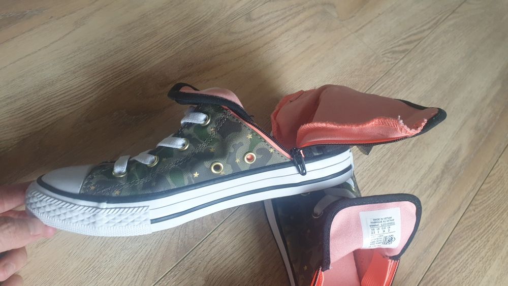 Converse fete. Noi, originali. Mărime 34.