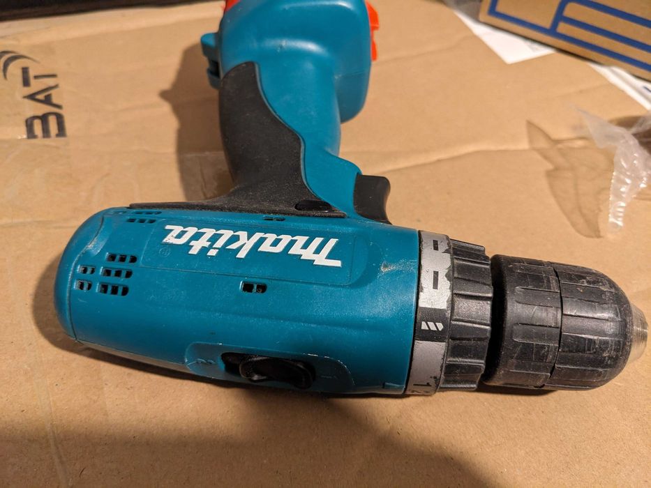 Винтоверти и зарядно Makita 6207D, 6270D, DC1414