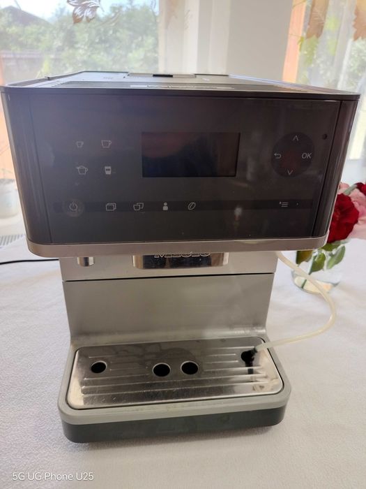 Автоматична кафемашина Miele CM6310 сива.