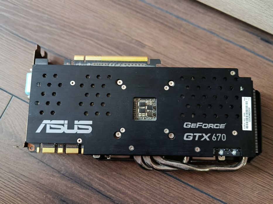 Placa video Asus Geforce Gtx 670 DirectCU II  gddr5 2048MB