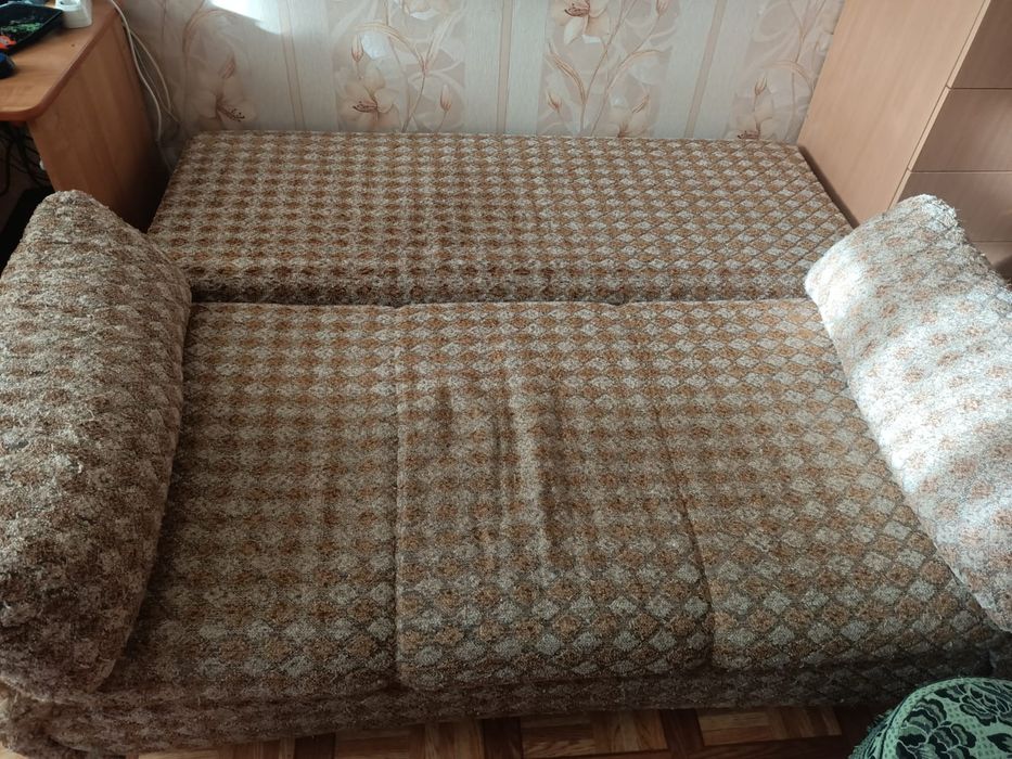 Продам диван.. Расклад книжка
