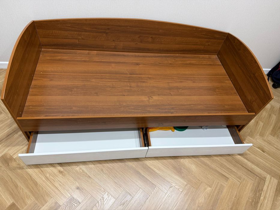 Кровать подростковая